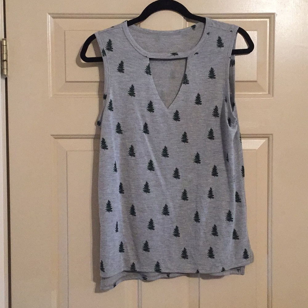 Sleeveless shirt w/ trees!